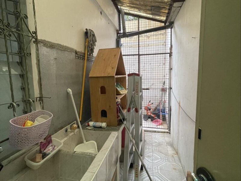 House & Lot for Sale at Las Pinas City