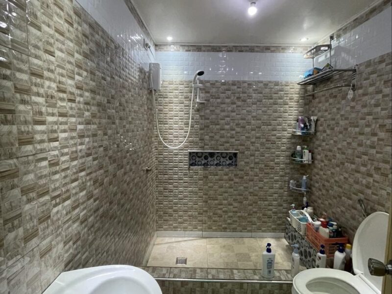 House & Lot for Sale at Las Pinas City