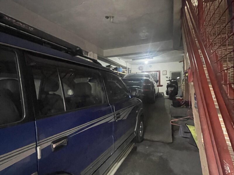 House & Lot for Sale at Las Pinas City